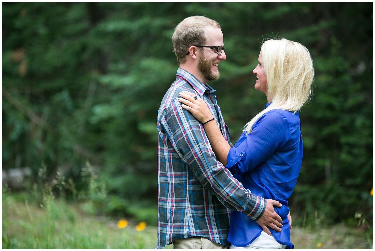 At a Breckenridge extended family session, a couple holds one another.